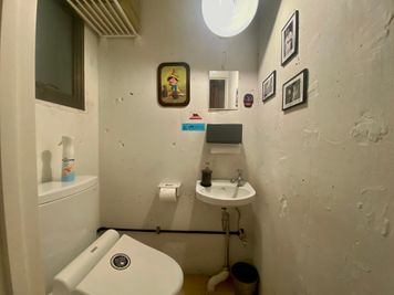 もちろんトイレ完備
小さいキッチンもあります - JOINT Harajuku  2F 多目的スペースの設備の写真