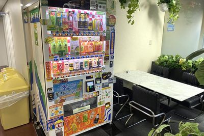 自販機館内にあり。電子マネーも使えます。 - 三宮ベンチャービル 貸し応接室・会議室のその他の写真