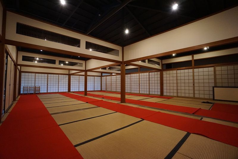 雷神館 2/3区画 - 京都会議室 心華寺