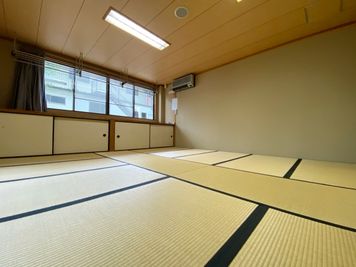 愛華荘1階　室内（利用区画はお写真の1/3です。） - 京都会議室 心華寺 愛華荘1階 1/3区画の室内の写真