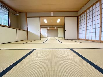 愛華荘1階　室内（利用区画はお写真の1/3です。） - 京都会議室 心華寺 愛華荘1階 1/3区画の室内の写真