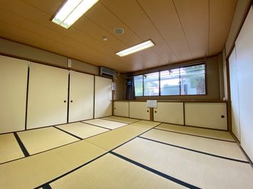 愛華荘1階　室内（利用区画はお写真の1/3です。） - 京都会議室 心華寺 愛華荘1階 1/3区画の室内の写真