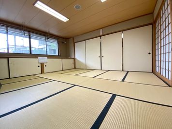 愛華荘1階　室内（利用区画はお写真の1/3です。） - 京都会議室 心華寺 愛華荘1階 1/3区画の室内の写真