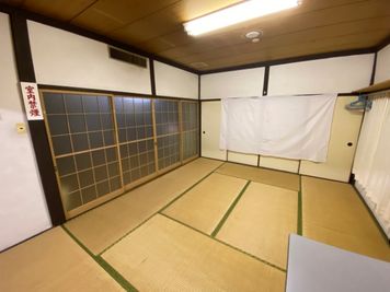 寺務所会議室　室内（利用区画はお写真の1/2です。） - 京都会議室 心華寺 寺務所会議室 1/2区画の室内の写真