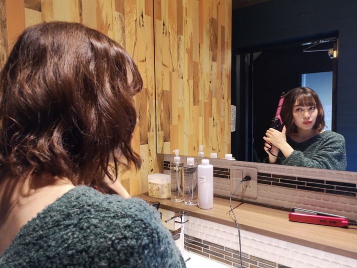 3F洗面所ではヘアセットも可能です♪ - ゲストハウス神戸なでしこ屋 元町駅近！更衣スペース・シャワーの室内の写真