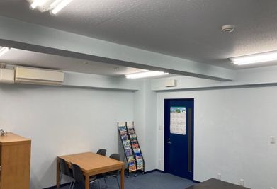 日中総合サービス 飲食OKのお手軽会議室の室内の写真