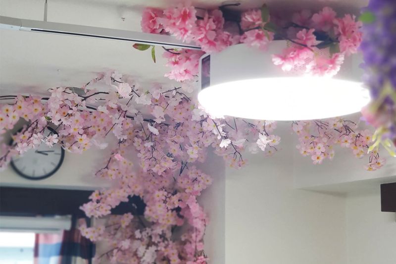 社会的距離を保つ貸しスペース - CAFE SPACE新宿・角部屋