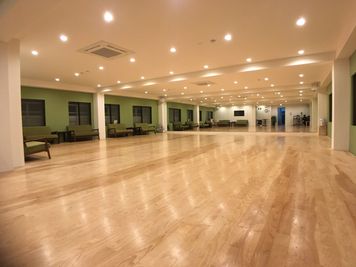 日差しの入る明るいダンススタジオです。鏡、音響、ダンス用フローリング、光WIFI　完備しています。110㎡の広いスタジオです。 - MDSビル（MDS_BLDG）
