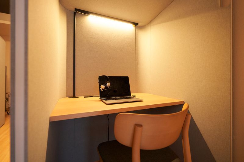 WEB会議ブース - 大阪会議室 ハレオフィス新大阪店