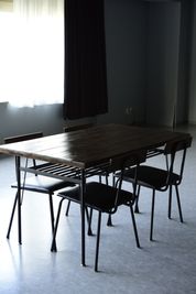 テーブルと椅子４つ - studio akegure 自然光＆ストロボで思いのままに撮れる! リバーサイド撮影スタジオの設備の写真