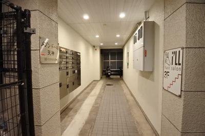 2階にあがります - 福岡レンタルスペース RECO薬院 シンプルな多目的レンタルスペース　Wi-Fi完備の外観の写真