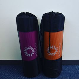 ヨガマット10mm - レンタルスペースひだまり 会議/教室/サロン/撮影/ヨガの設備の写真