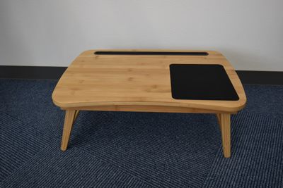 マルチタスキングラップトレイ(コストコの話題商品) - レンタルスペースひだまり 会議/教室/サロン/撮影/ヨガの設備の写真