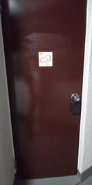 入口ドア - レンタルスペースひだまり 会議/教室/サロン/撮影/ヨガの入口の写真