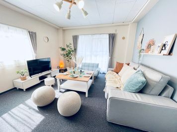 ＆ Heart💝シアン心斎橋
 - ＆ Heart　シアン心斎橋 パーティルーム、サロン、多目的スペースの室内の写真