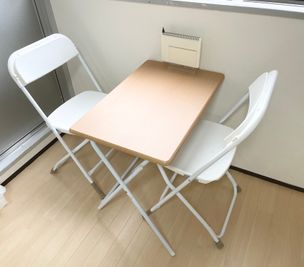 机、椅子×2脚 - 広島レンタルスタジオBuddy ダンスができるレンタルスタジオの設備の写真
