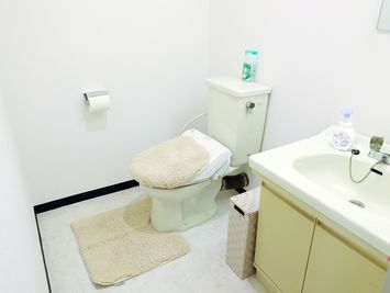 トイレは洗浄便座付き - ルックハイツ新宿 みらいスペース新宿Ⅱの室内の写真