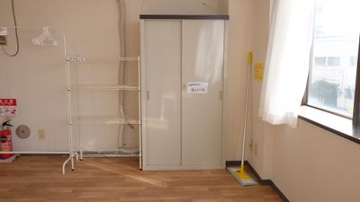 定期利用の方には、備品置き場も用意しております。 - レンタルスタジオDAYS 与野店 レンタルスタジオDAYS 与野２階の設備の写真