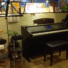 電子ピアノ - 上本町四つ葉カフェ 多目的スペースの設備の写真