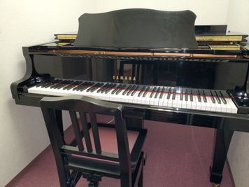 スガナミ楽器永山センター グランドピアノ（H部屋）の室内の写真