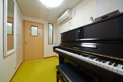 🎹駅前🌟「響け、あなたの音色！ピアノスタジオで、感動の演奏体験を🎵 防音＆快適空間で音楽に集中できる！」《即決》 - パンテサロン【横浜センター北駅前】🎹ピアノ📶WIFI