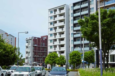 駅側から見た建物 - パンテサロン【無料WIFI】 防音室Ｂピアノ【駅前１分《即決の外観の写真