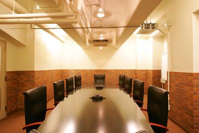 生駒ビルヂング 大会議室（10名用）の室内の写真