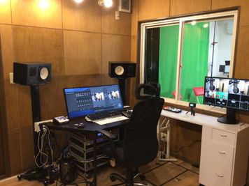 配信機材
 - 撮影・配信スタジオ １Fレンタル撮影・配信スタジオの室内の写真