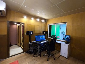 配信コントロールルーム - 撮影・配信スタジオ １Fレンタル撮影・配信スタジオの室内の写真