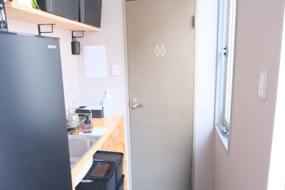 キッチン・冷蔵庫・電子レンジ - レンタルスタジオ「サンク」 多目的スタジオの設備の写真