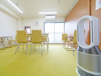 ダイソン空気清浄機（加湿器）
ダイソン空気清浄機（HOT&COOL）
２台体制にて感染症予防対策実施 - スポロスタジオ【溝の口駅徒歩２分】🎹ピアノ📶高速WIFI レンタルスペース／Aルーム【駅２分】（即決）の設備の写真
