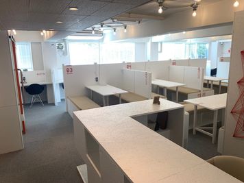 オフィスパーク 六本木コークス オープンフロアスペースの室内の写真