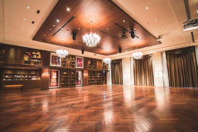 書斎をイメージした
遊び心のある空間 - カノビアーノ福岡 ルビーノ（会議・パーティー会場）の室内の写真