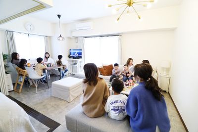 最大16人着席可能です。 - Namba-studioの室内の写真