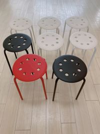 丸椅子は８脚ご用意しております。 - スタジオ白猫屋　青葉台店 白猫屋青葉台店配信可能レンタルダンススタジオの設備の写真