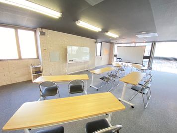 レンタルスペース八女市役所前 20名収容◆パーティー/WEB会議/事務所利用/楽器演奏の室内の写真