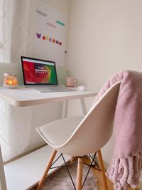 ホワイトボードございます。窓側で採光◎ - トーノア🏠新大阪 テレワーク、商談、ビジネス、作業の室内の写真