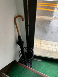 入口すぐに傘立てを置いていますので、雨の日にはご利用ください。
置き忘れにもご注意ください。 - レンタルスタジオソメル ダンススタジオの入口の写真