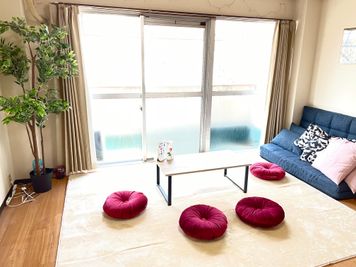 CRAYS１✨【高崎駅 徒歩5分】出入り自由/～10名/24h可 🍉OPEN夏割🌻完全個室の貸切パーティースペース☆の室内の写真