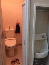スペース入口横のトイレ。手洗い。 - スペースMUTO・SOKO　 多目的スペースならここ！(2階）の室内の写真