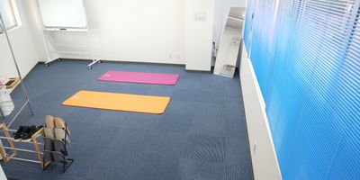ヨガマット置いた様子2 - レンタルスペースひだまり 会議/教室/サロン/撮影/ヨガの室内の写真