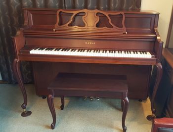 ＫＡＷＡＩ ６０８　アンティーク調アップライトピアノ（猫脚・木目  ３本ぺダル）  - グランドピアノサロン 風の音 ２台ピアノ利用（３名様以上）の設備の写真