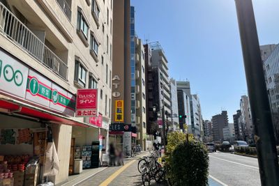 渋谷ストリーム方面からの道順①　自転車屋さんと100円ローソンの間の道を左に入る - SGlanz（エスグランツ） レンタルスペースABSのその他の写真