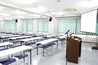 みんなの貸会議室　那覇小禄駅前店 小禄701会議室[定員90+α]の室内の写真