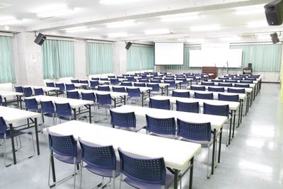 みんなの貸会議室　那覇小禄駅前店 小禄701会議室[定員90+α]の室内の写真