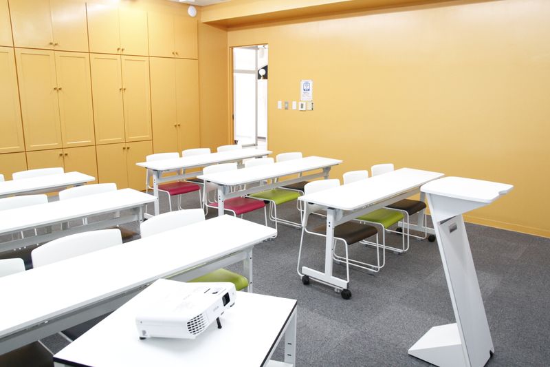 小禄702会議室[定員18+α] - みんなの貸会議室　那覇小禄駅前店