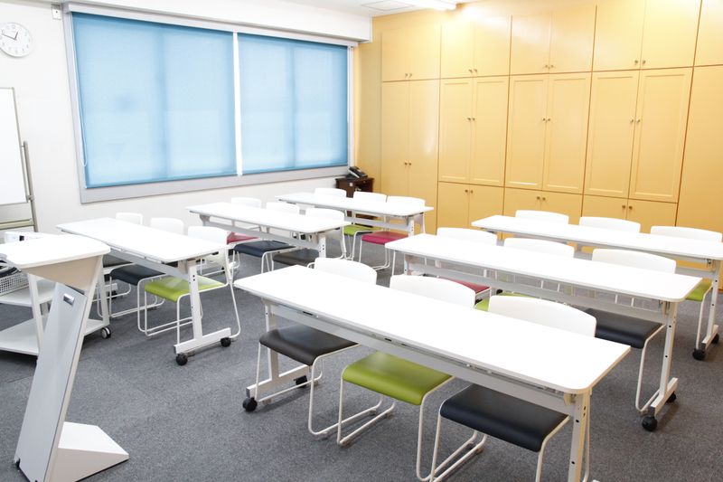 小禄702会議室[定員18+α] - みんなの貸会議室　那覇小禄駅前店