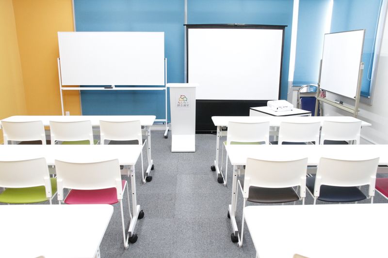 小禄702会議室[定員18+α] - みんなの貸会議室　那覇小禄駅前店