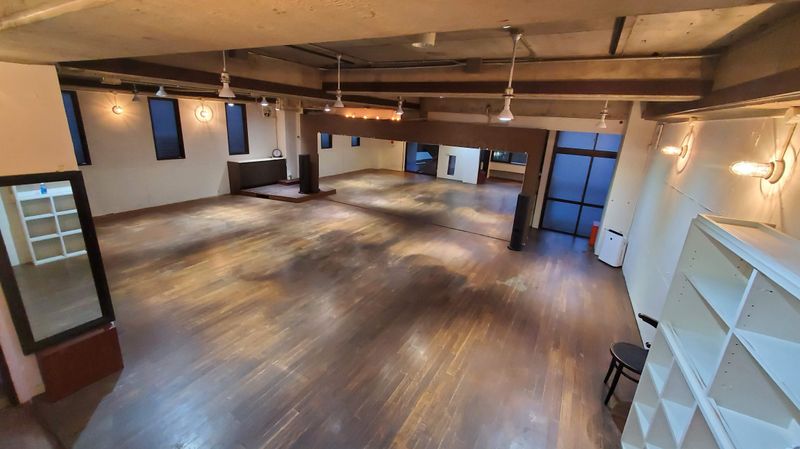 広さ約80㎡ゆったりしたスペース - カリマ高崎 ダンス、ヨガ、イベントスペースにの室内の写真