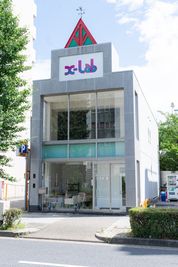 １F受付◎
２F鏡ばりのレンタルスタジオ◎ - X-LAB（エックスラボ） レンタルスタジオの外観の写真